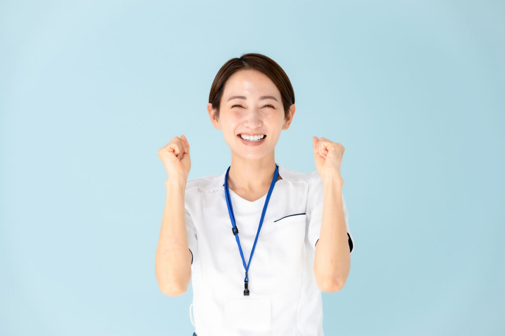 笑顔の歯科助手