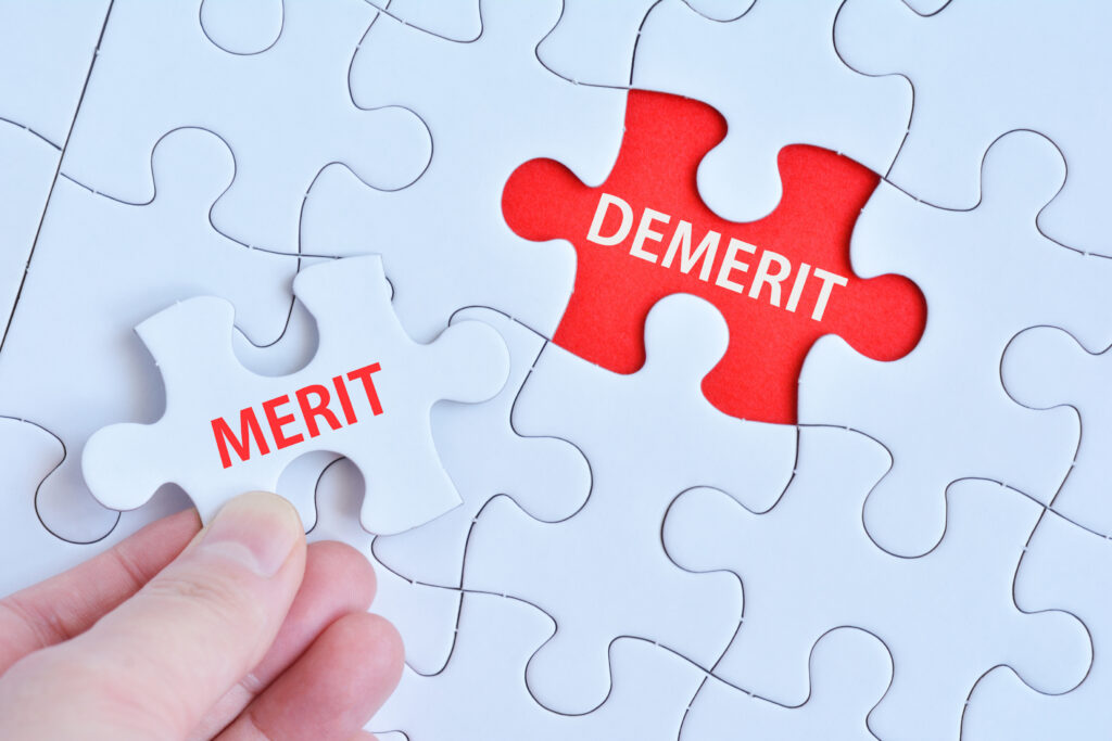 Merit Demeritと書かれたパズルのピース