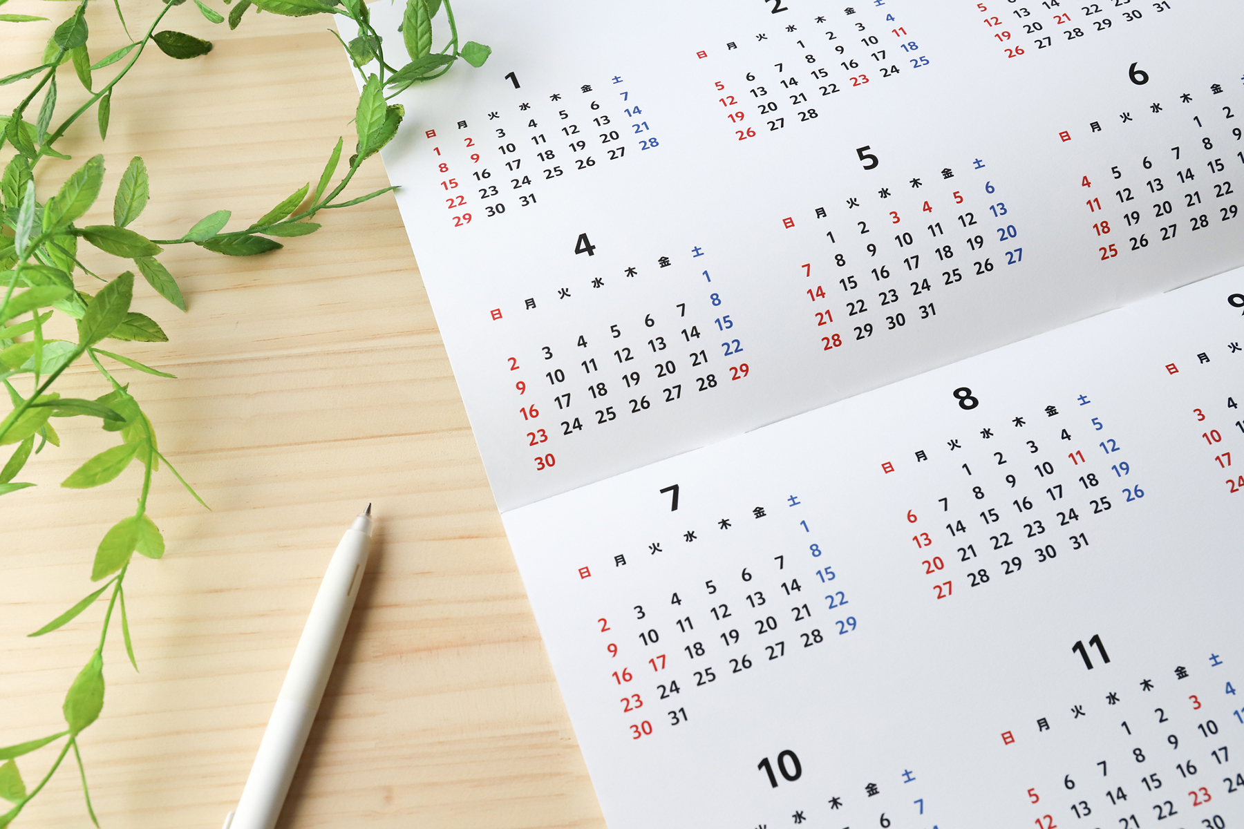 カレンダーとペン