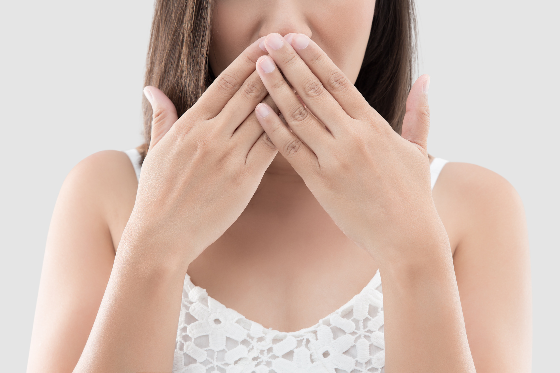 歯周病で口臭が発生？においの特徴と対策、予防法を解説！