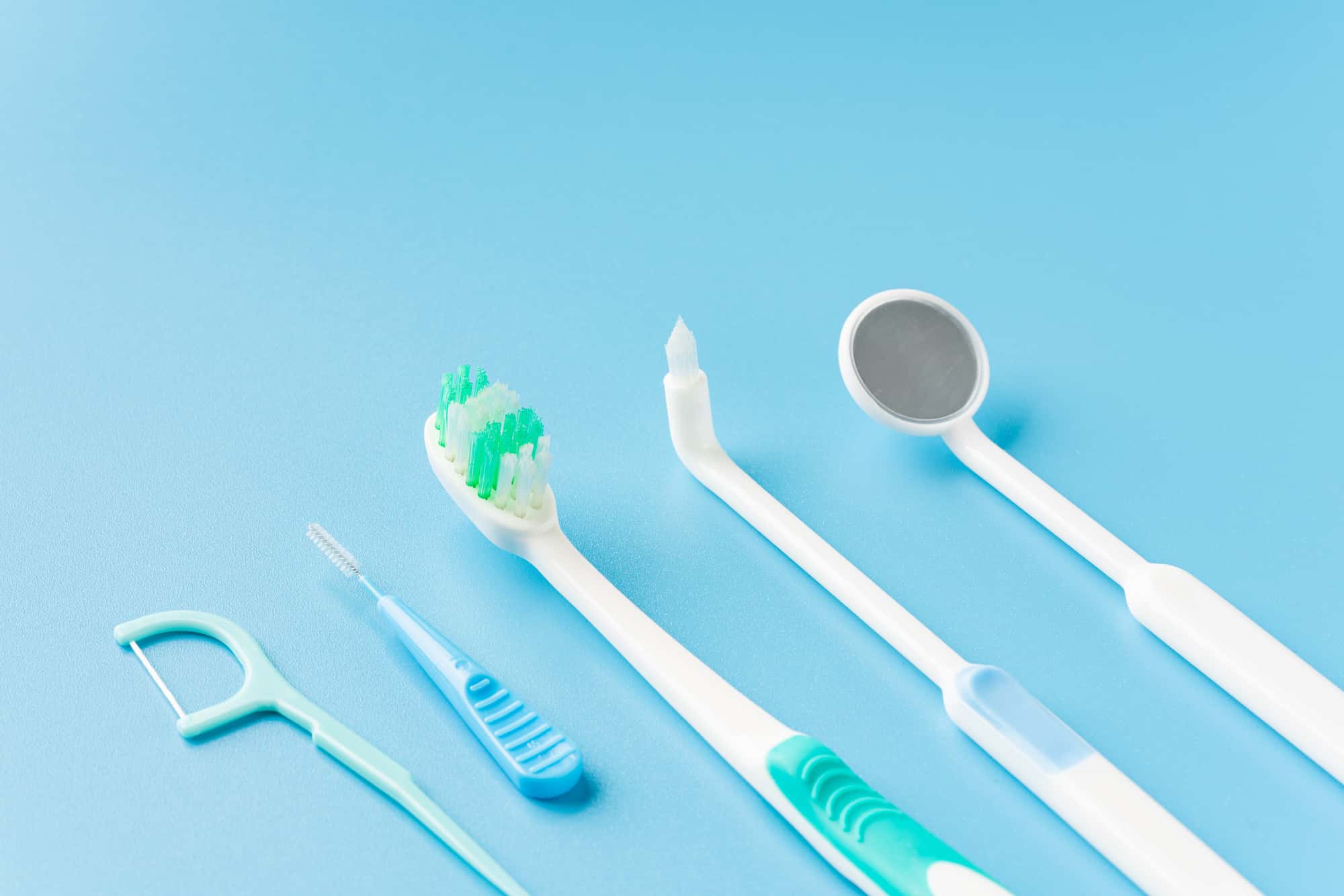 歯のぐらつき予防にデンタルケアをするイメージ