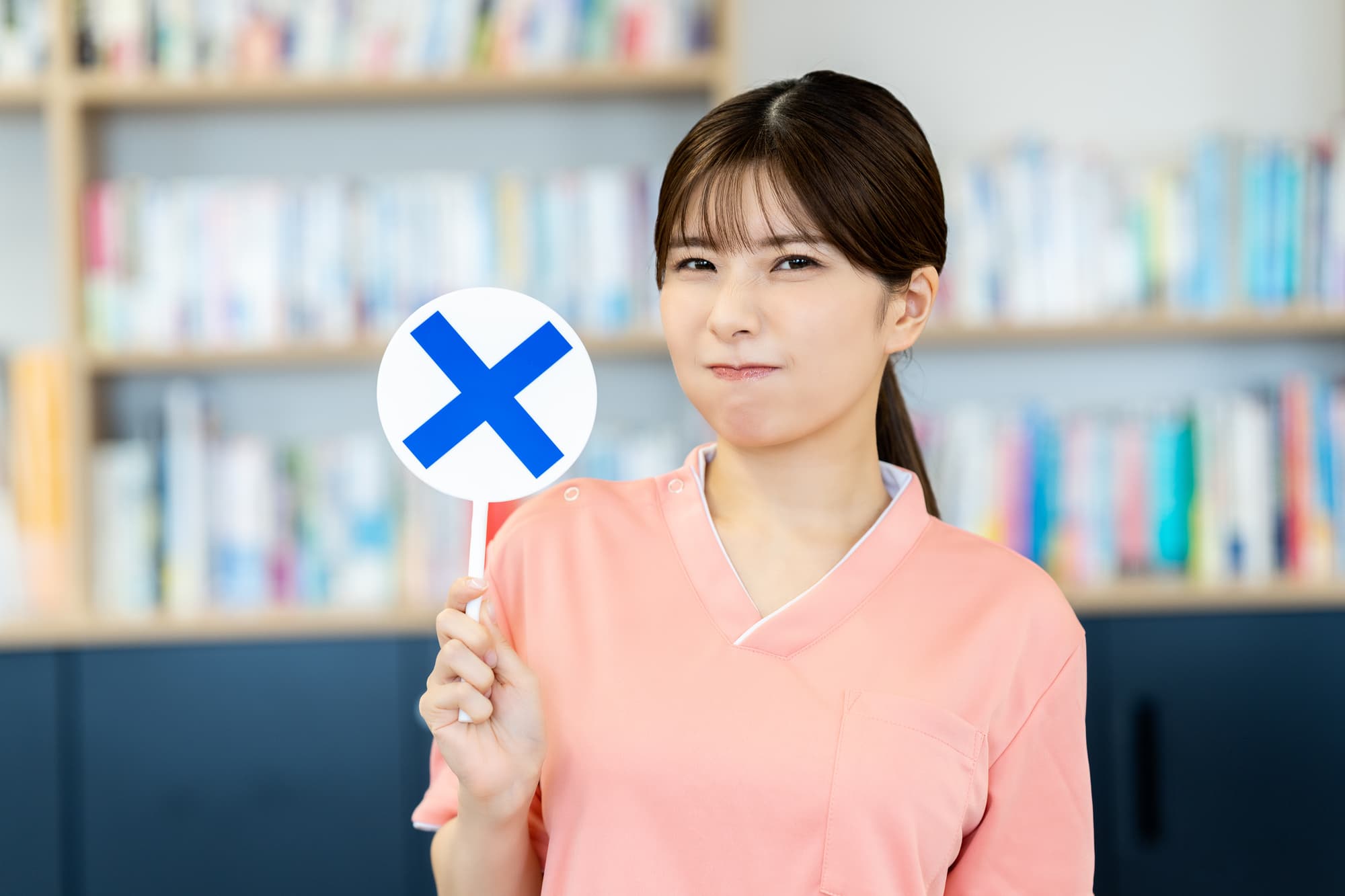 歯がぐらついた時にしてはいけないことを説明するイメージ