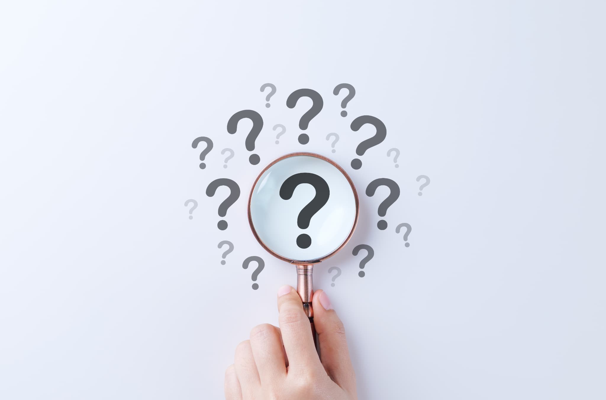 噛むと顎が痛い原因を考えるイメージ