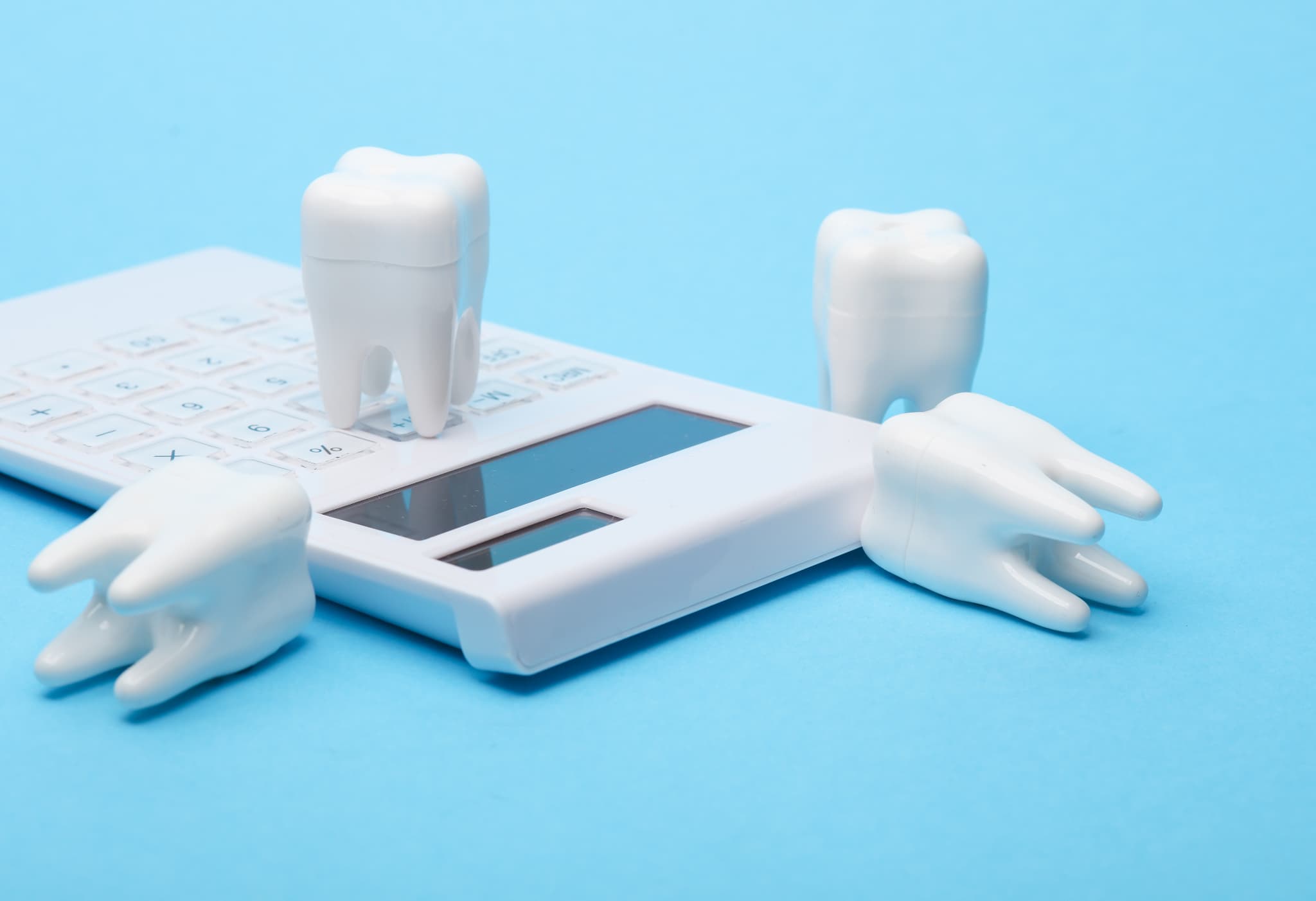 銀歯を白くするための費用イメージ