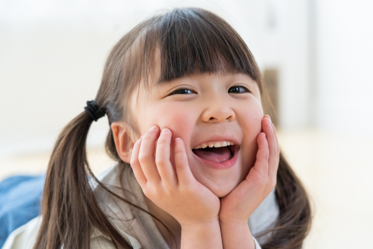 歯石を取って、歯を綺麗にした子ども