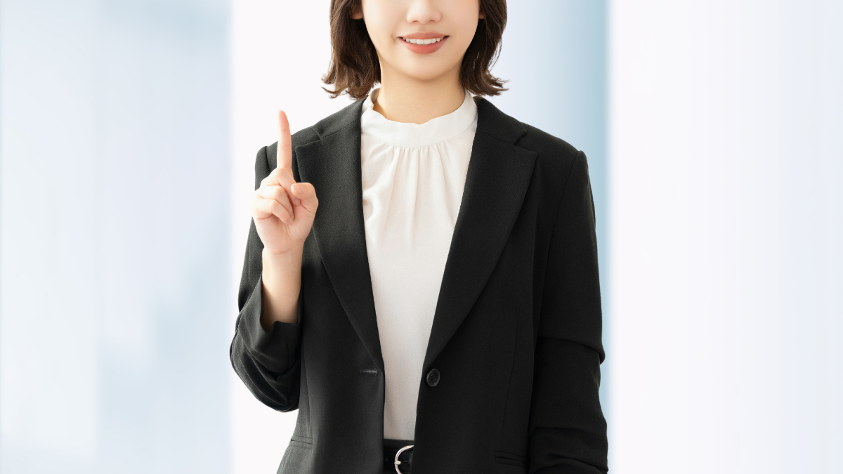 喋りにくい場合に行う対策を紹介する女性